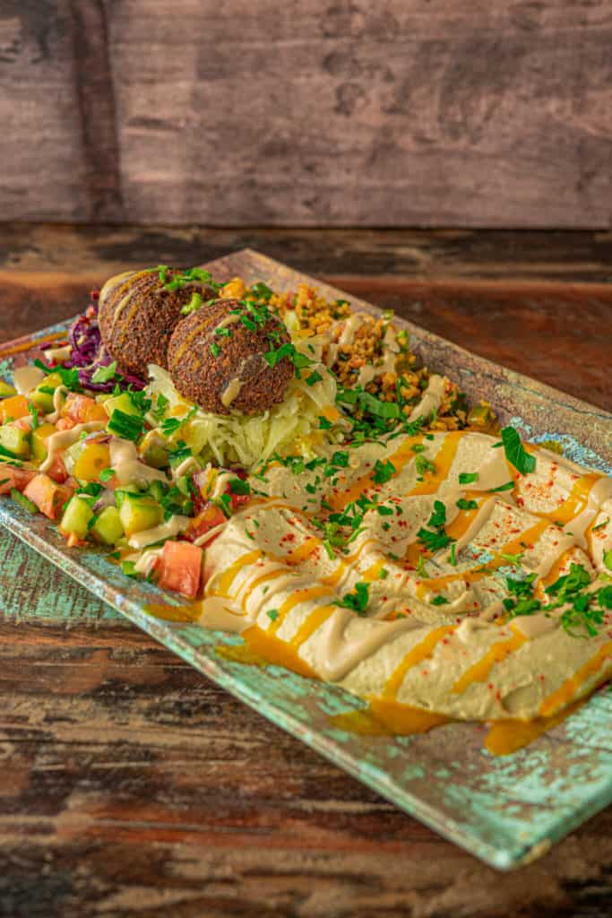 DOMINION - Israelisches / Veganes Restaurant Frankfurt - Hummus Falafel und Salat